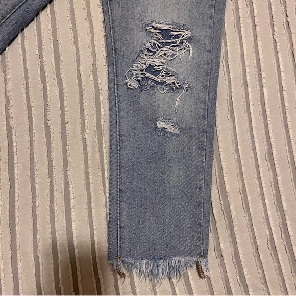 Kendall and Kylie Distressed Jeans - Picture 8 of 9